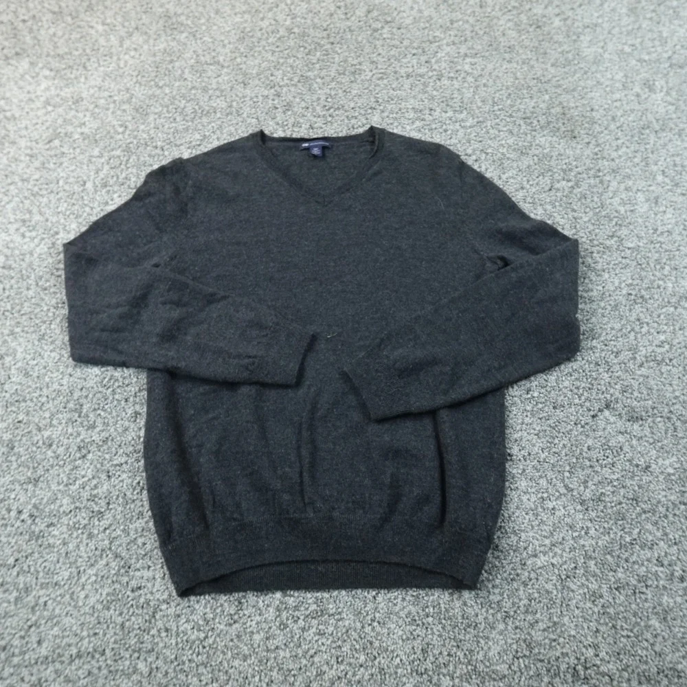 Gap Sweater Mens M Gray Extra Fine Merino Wool V Neck Pullover Knit Soft Warm